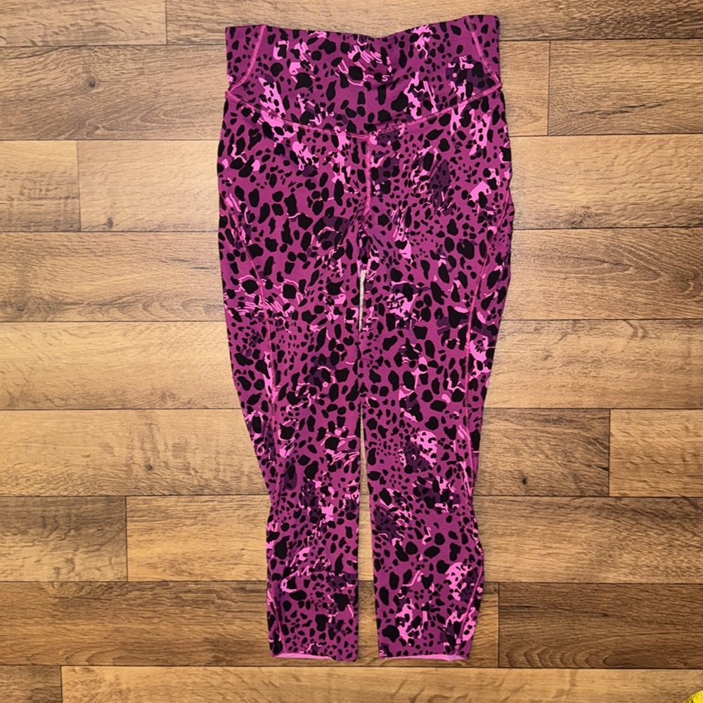 Lululemon Size 8 Base Pace High-Rise Crop Leggings Cheetah Camo Magenta Purple